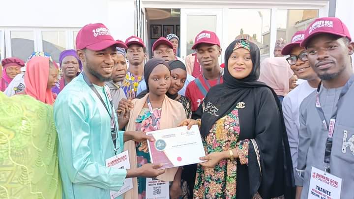 graduates receiving certificate